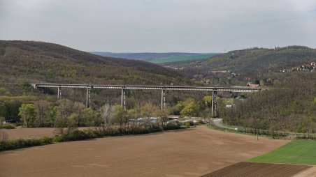 Ivančický viadukt
Proběhnutí z Ivančic kolem řeky Jihlavy i vinic do Dolních Kounic a návrat kolem přírodního parku Bobrava a přes Oslavany zpět.