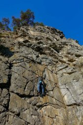 Lezení po skalní věži Stěna pohraniční stráže
Úplně první lezení pro nás v nové lokalitě na skalách nad řekou Dyje v přírodní rezervaci Bílý kříž nedaleko hranic s Rakouskem.