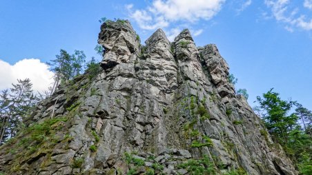Skalní věž Paličatá v lezeckém sektoru Čtyři palice na vrcholu kopce Čtyřpaličaté skály (732) v přírodní rezervaci Čtyři palice
Odpolední běh kolem skalních útvarů ve Žďárských vrších, ze kterých jsou pěkné výhledy po okolí.