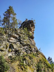 Skalní věž Paličatá v lezeckém sektoru Čtyři palice na vrcholu kopce Čtyřpaličaté skály (732)
Proběhnutí po různých skalních vyhlídkách ve Žďárských vrších.