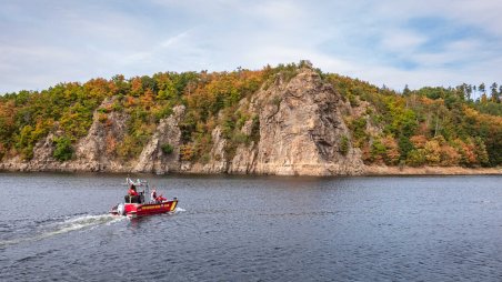 Wilsonova skála nad Dalešickou přehradou
Celodenní běh s kamarádkou okolo Dalešické přehrady jako součást podpory Andrey Klementové, při jejím úspěšném pokusu o podélné přeplavání celé přehrady.