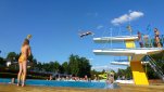 ZOBRAZIT fotky proběhlé akce:
2011-08-25 - Třebíč - Plavecký areál Polanka - Cliff Diving