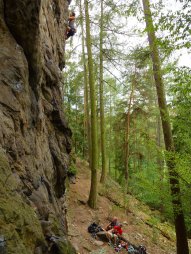 2012-07-21 - Jevišovice - Skály u Jevišovic - Žaludova skála - Lezení