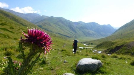 Vysokohorská turistika v okolí ruského Elbrusu