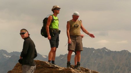 Vysokohorská turistika v okolí ruského Elbrusu