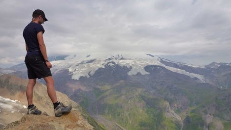 Vysokohorská turistika v okolí ruského Elbrusu