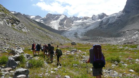 Vysokohorská turistika v okolí ruského Elbrusu