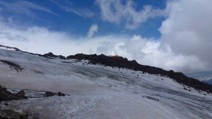 Vysokohorská turistika v okolí ruského Elbrusu