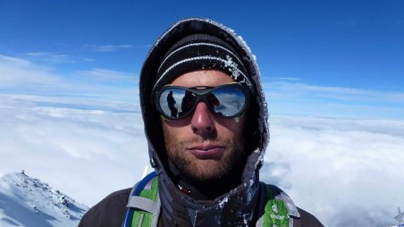 Vysokohorská turistika v okolí ruského Elbrusu