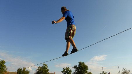 2013-08-21 - Stařeč - Sokolské hřiště - Slackline