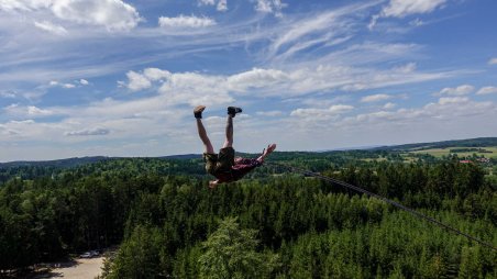 Rope Jumping z rozhledny u Jakuba v České Kanadě