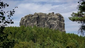 Výhled severozápadním směrem na skalní masiv Falkenstein (381)