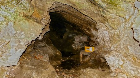Jezevčí jeskyně mezi obcemi Jestřabí a Jasenice