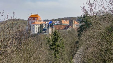 Vyhlídek z vyhlídky Tanečnice na zámek Vranov nad Dyjí