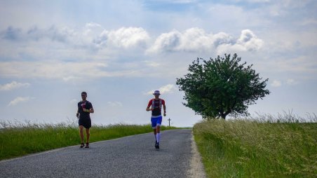 Část trasy po silnici u obce Oslnovice