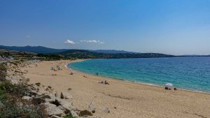 Pláž d'Agosta (Plage d'Agosta) u pobřežního města Molini