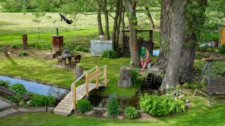 Udržované zahrada u jedné chaty na Steklém rybníce