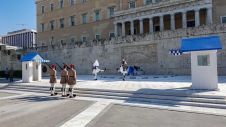 Řecký parlament a hrobka neznámého vojáka