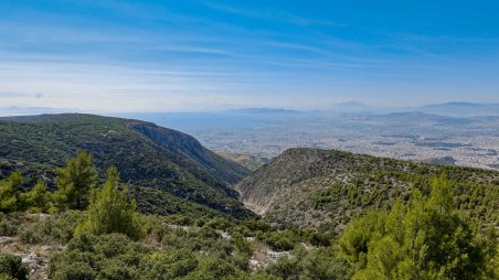 Výhled na Athény z hory Evoznas