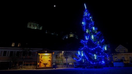 Vánoční výzdoba na náměstí ve Vranově nad Dyjí