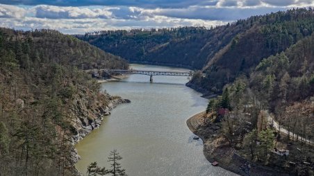 Vranovská přehrada od hradu Bítov