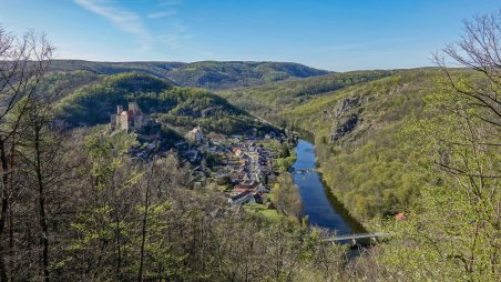 Výhled na rakouské městečko Hardegg z východu