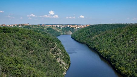 Výhled na Znojemskou přehradu z vyhlídky Dlouhá řeka