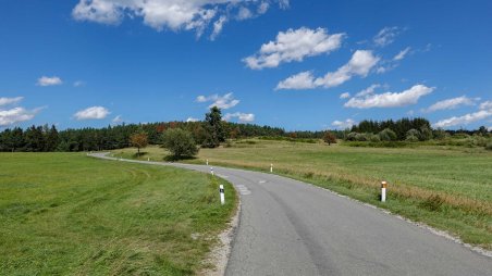 Silnice ze Starého Města pod Landštejnem