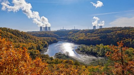 Výhled na vodní nádrž Mohelno, čerpací stanici Jihlava a Jadernou elektrárnu Dukovany