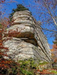 Skalní masiv Velká stěna v přírodní rezervaci Štamberk a kamenné moře