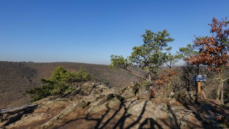 Skalní vyhlídka Sealsfieldův kámen v národním parku Podyjí