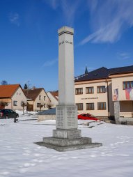 Pomník obětem 1. a 2. světové války v obci Mrákotín