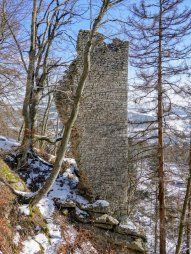Zbytky věže zříceniny hradu Štamberk