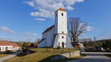 Kostel sv. Jakuba Většího v obci Černín