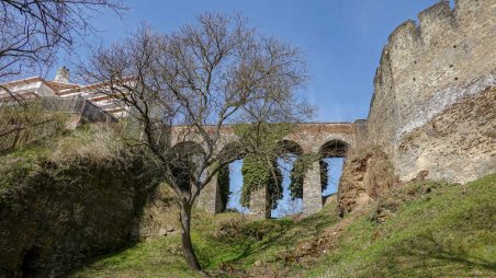 Kamenný most k zámku Vranov nad Dyjí