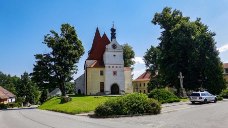 Kostel sv. Mikuláše v obci Horní Stropnice