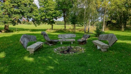 Ohniště s posezením v soukromé přírodní rezervaci Rajchéřov - Walden