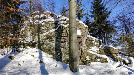 Pasecká skála a skalní věž Pecen