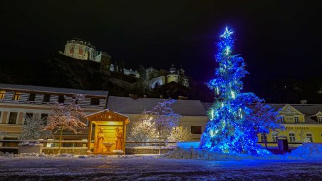 Vánoční strom na náměstí ve Vranově nad Dyjí