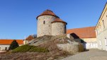 ZOBRAZIT fotky proběhlé akce:
Běh 45 km: Znojmo - Národní park Podyjí
Proběhnutí ze Znojma národním parkem Podyjí kolem Znojemské přehrady až ke státní hranici s Rakouskem, kde byly díky úžasné viditelnosti vidět až Alpy.