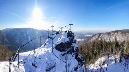 Panoramatický výhled ze skalní věže Paličník (944)