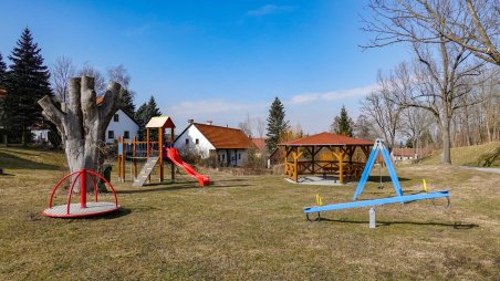 Dětské hřiště v obci Kunějov