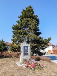 Pomník Ludvíka Svobody v obci Hroznatín