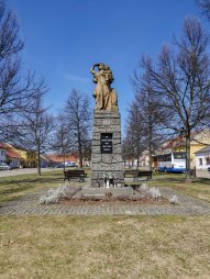 Pomník obětem I. světové války na náměstí v obci Nová Říše