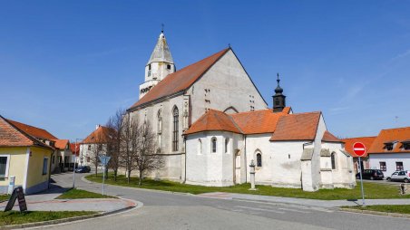 Kostel sv. Wolfganga v obci Hnanice