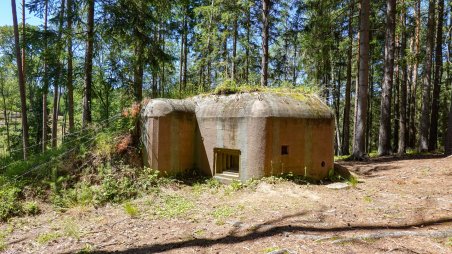 Vojenský bunkr 1/1048/A-140 v pevnostním areálu Slavonice
