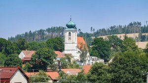 Kostel sv. Jana Křtitele na hřbitově Bílkov