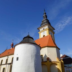 Kaple sv. Michala a vyhlídková věž kostela sv. Jiljí v Moravských Budějovicích