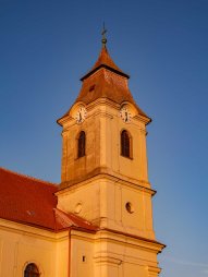 Věž kostela sv. Jakuba Většího v obci Vratěnín
