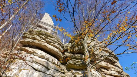 Skalní věž Pod věží v přírodní rezervaci Štamberk a kamenné moře